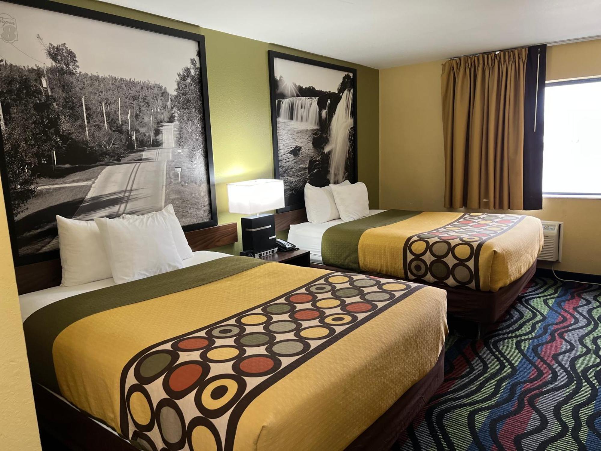 Super 8 By Wyndham Farmington Hotel Exterior foto