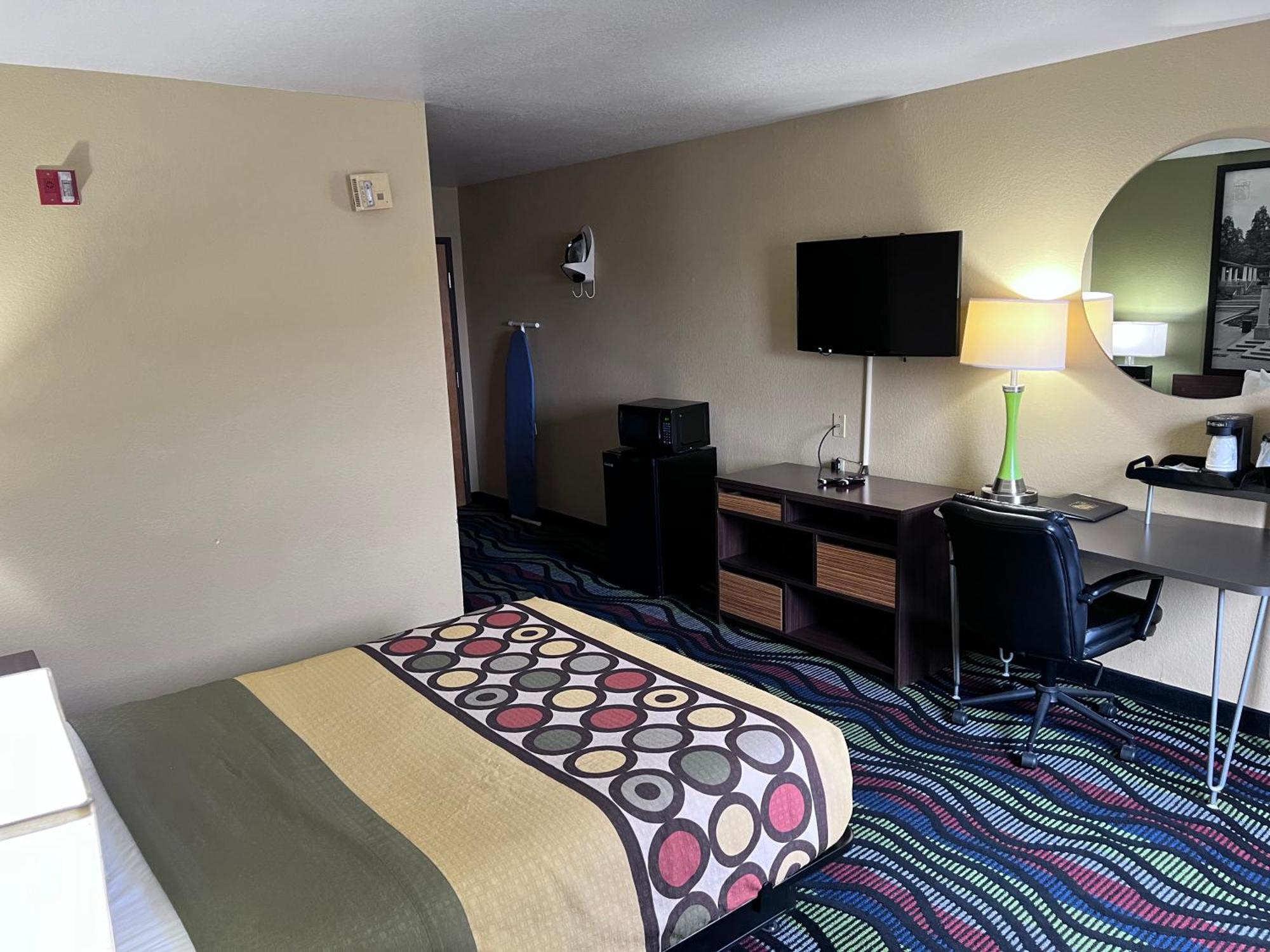 Super 8 By Wyndham Farmington Hotel Exterior foto
