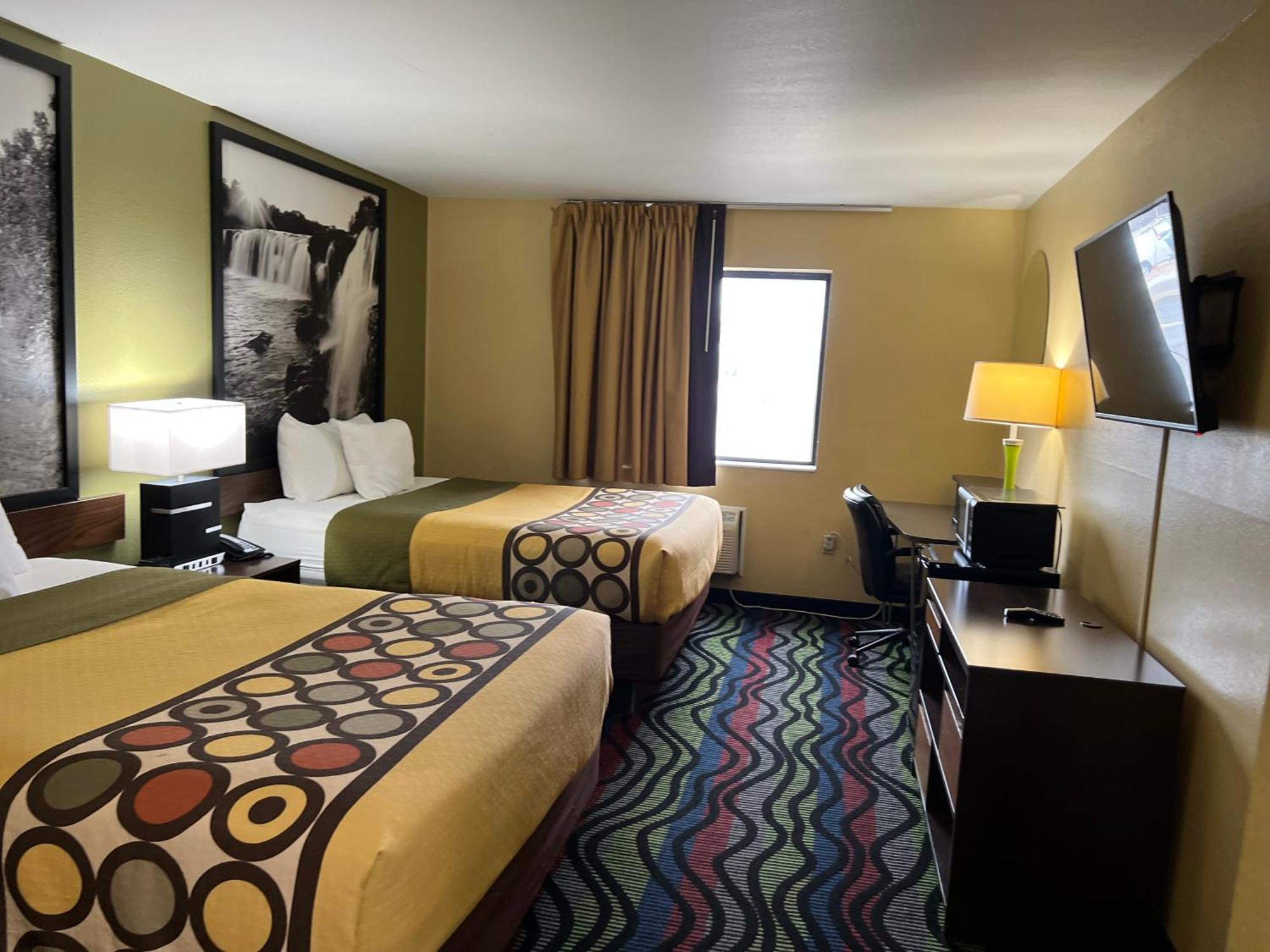 Super 8 By Wyndham Farmington Hotel Exterior foto