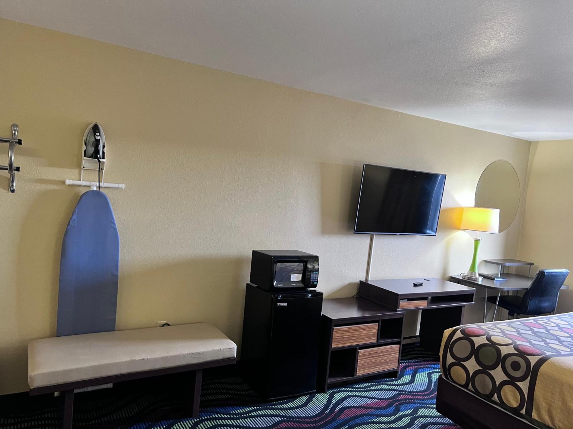 Super 8 By Wyndham Farmington Hotel Exterior foto