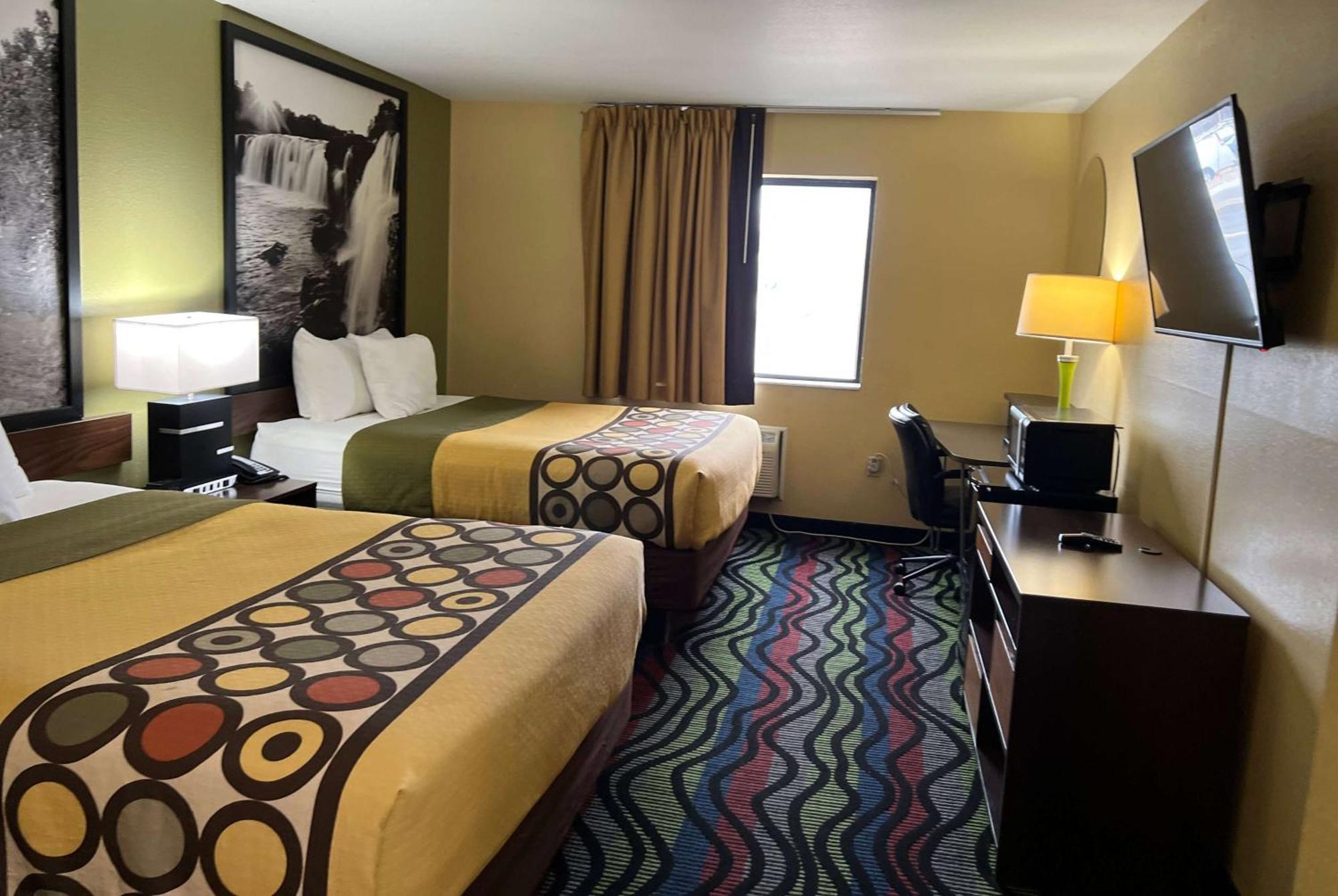 Super 8 By Wyndham Farmington Hotel Exterior foto